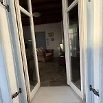 Cozy Cycladic , Close To Ferienhaus *