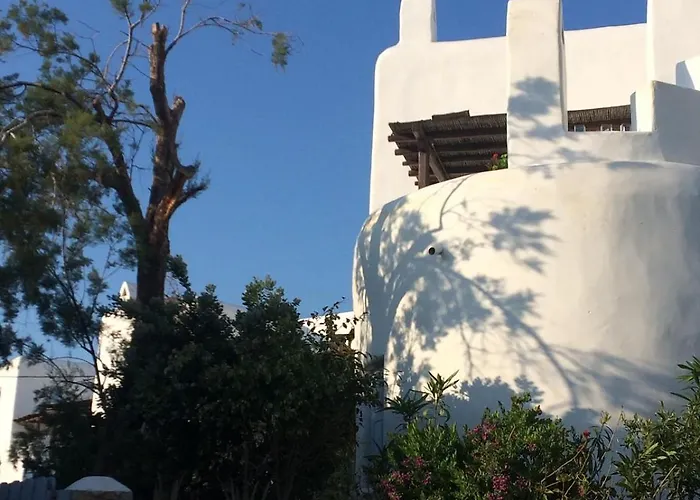 Cozy Cycladic , Close To